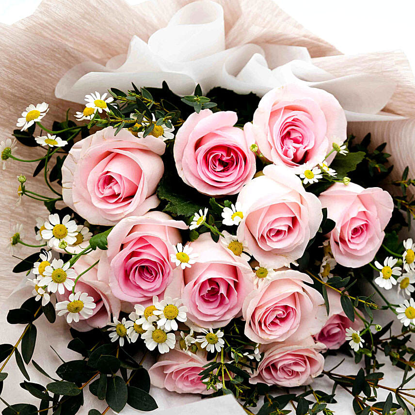 Online Titanic Love Rose Chamomile Bouquet For Valentines Gift Delivery