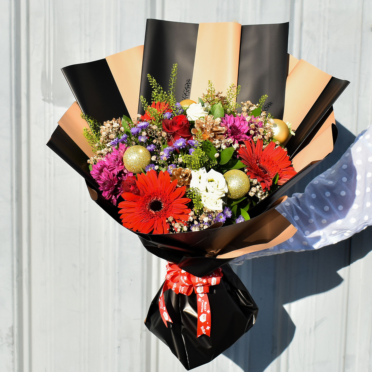 Online Bouquet of Christmas Flowers Gift Delivery in UAE FNP